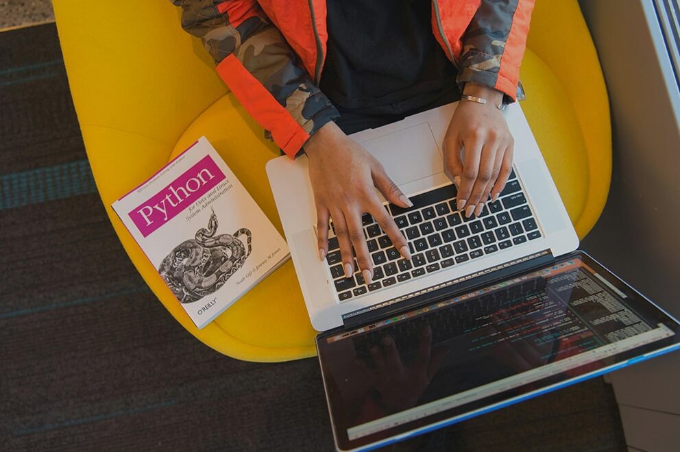 How to Become a Graphic Designer in 10 Simple Steps